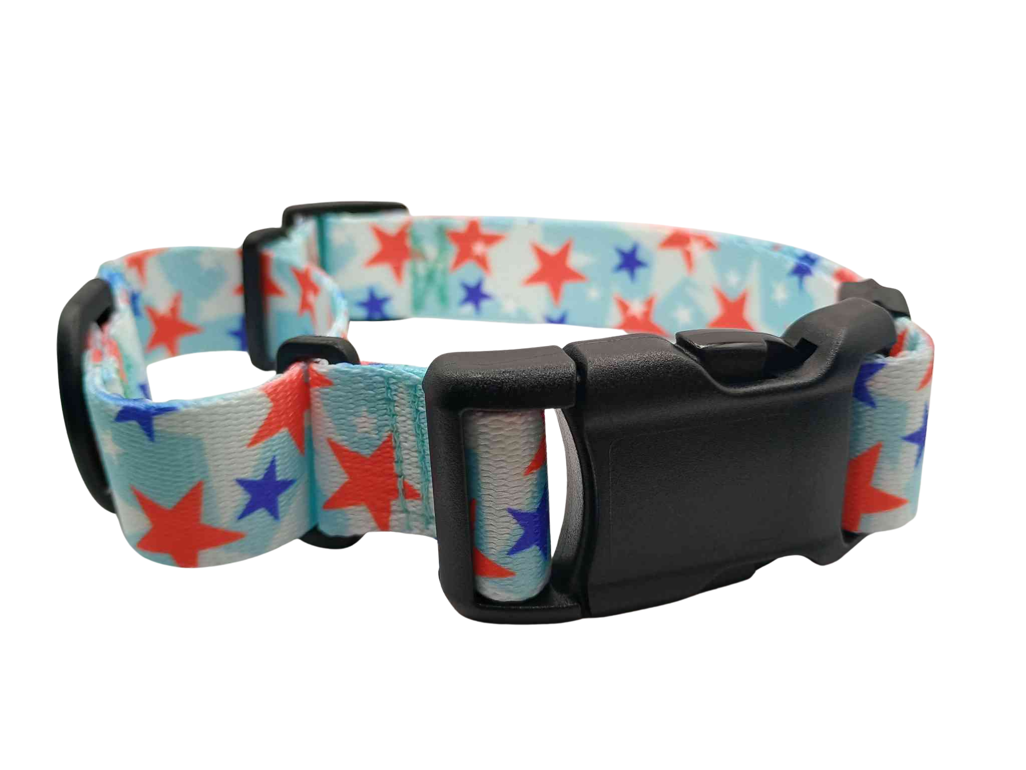 Featuring the American Celebration print, this martingale collar with buckle features light-baby blue background with white, red and royal blue stars.