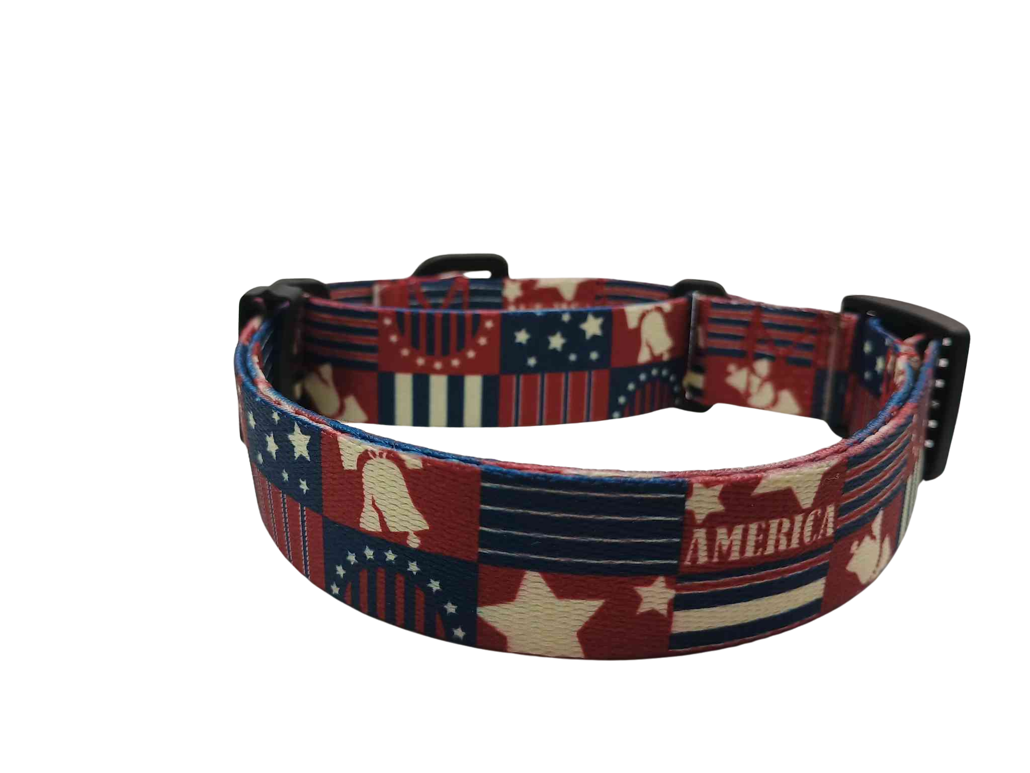 Featuring the '76 American style print, this martingale collar features a mix of medium-brick red, blue and splashes of cream.
