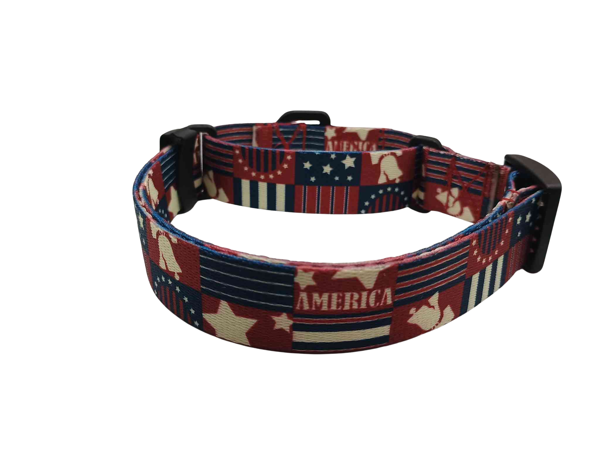 Featuring the '76 American style print, this martingale collar features a mix of medium-brick red, blue and splashes of cream.