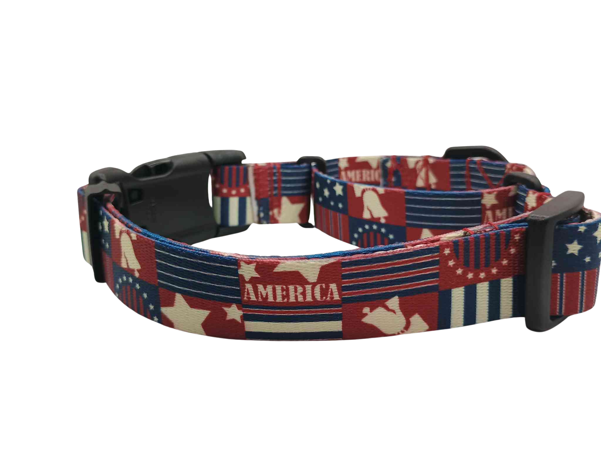Featuring the '76 American style print, this martingale collar with buckle features a mix of medium-brick red, blue and splashes of cream.