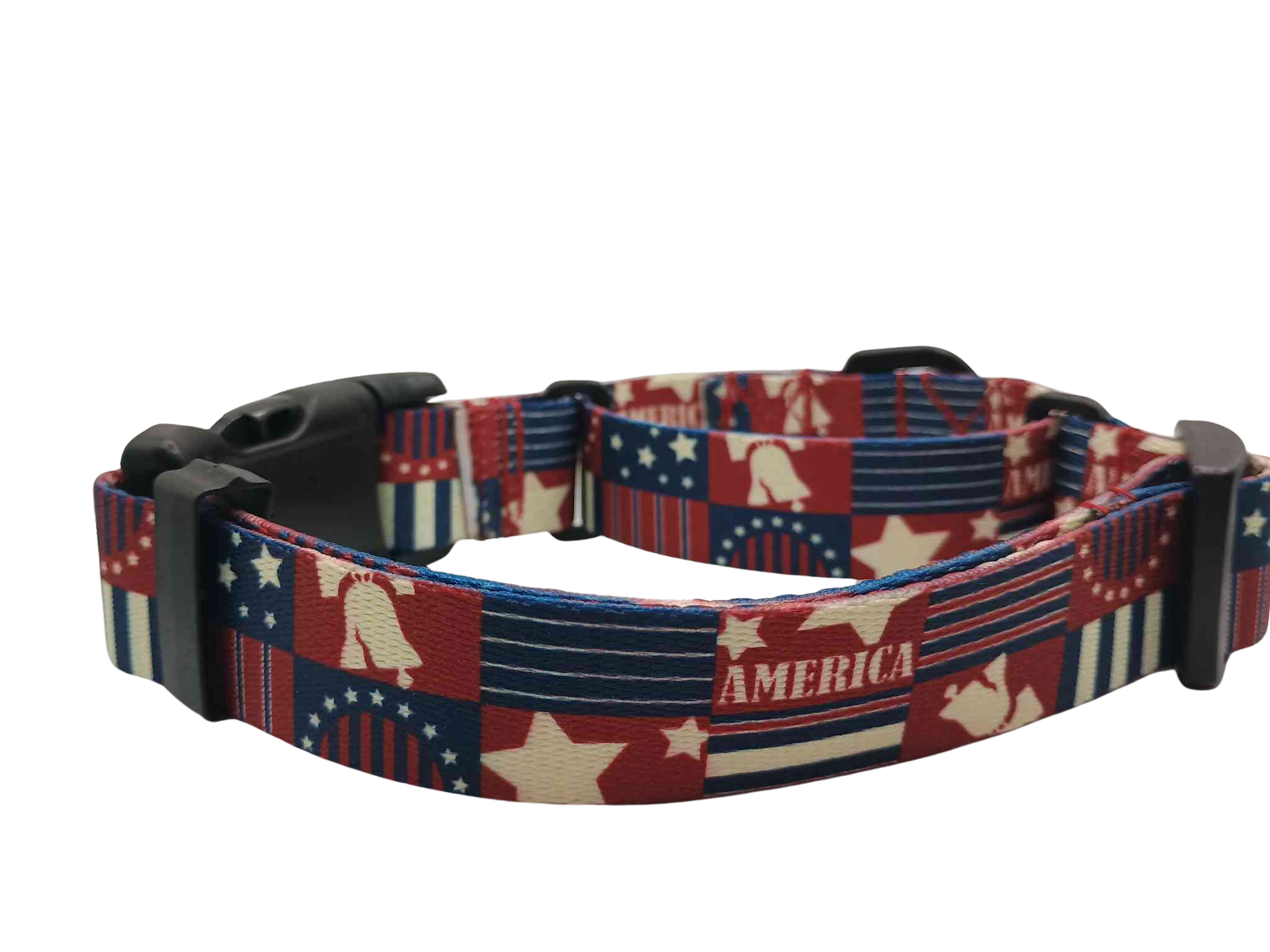 Featuring the '76 American style print, this martingale collar with buckle features a mix of medium-brick red, blue and splashes of cream.