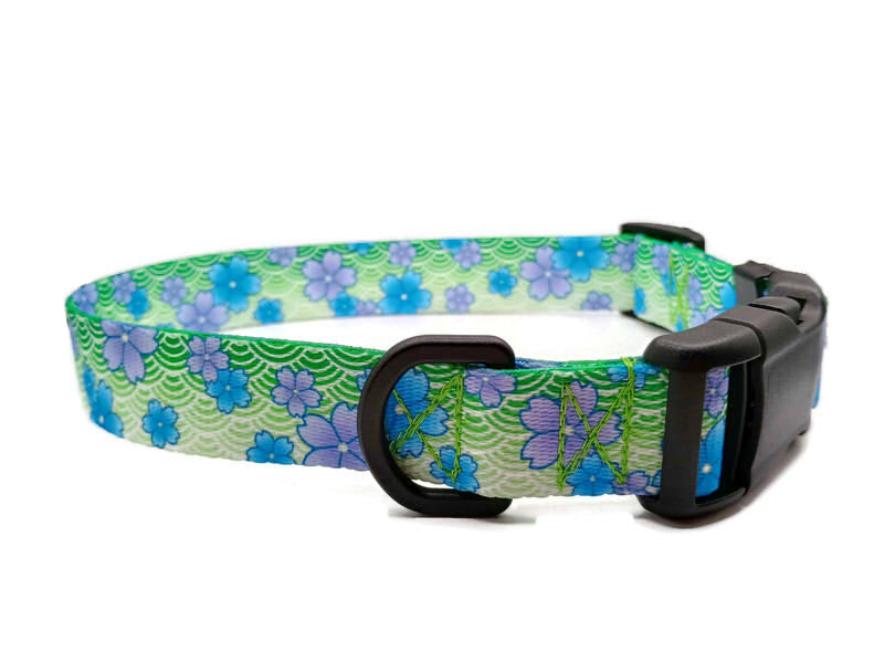 A metal free TSA friendly collar featuring all plastic hardware with beautiful blue and greenblossoms on a spring green background. Designed for dogs with metal allergies and services dogs thru TSA checkpoints.