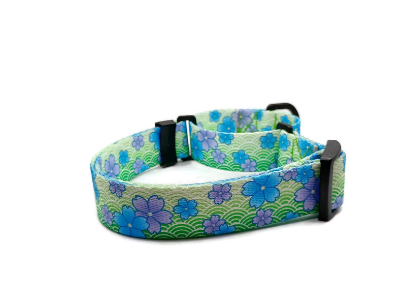 A metal free TSA friendly martingale collar featuring all plastic hardware with beautiful blue and purple blossoms on a spring green background. Designed for dogs with metal allergies and services dogs thru TSA checkpoints.