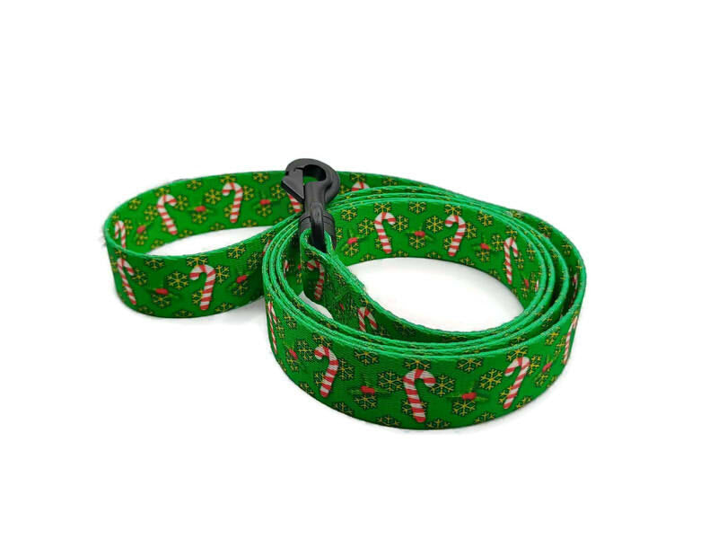 This festive leash features red and white candy canes on a green Christmas background with yellow-golden snowflakes. Featuring 2 leash clip styles; swivel clips or bolt snaps! Completely metal free, ideal for dogs with metal allergies or TSA checkpoints.