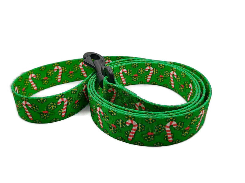 This festive leash features red and white candy canes on a green Christmas background with yellow-golden snowflakes. Featuring 2 leash clip styles; swivel clips or bolt snaps! Completely metal free, ideal for dogs with metal allergies or TSA checkpoints.