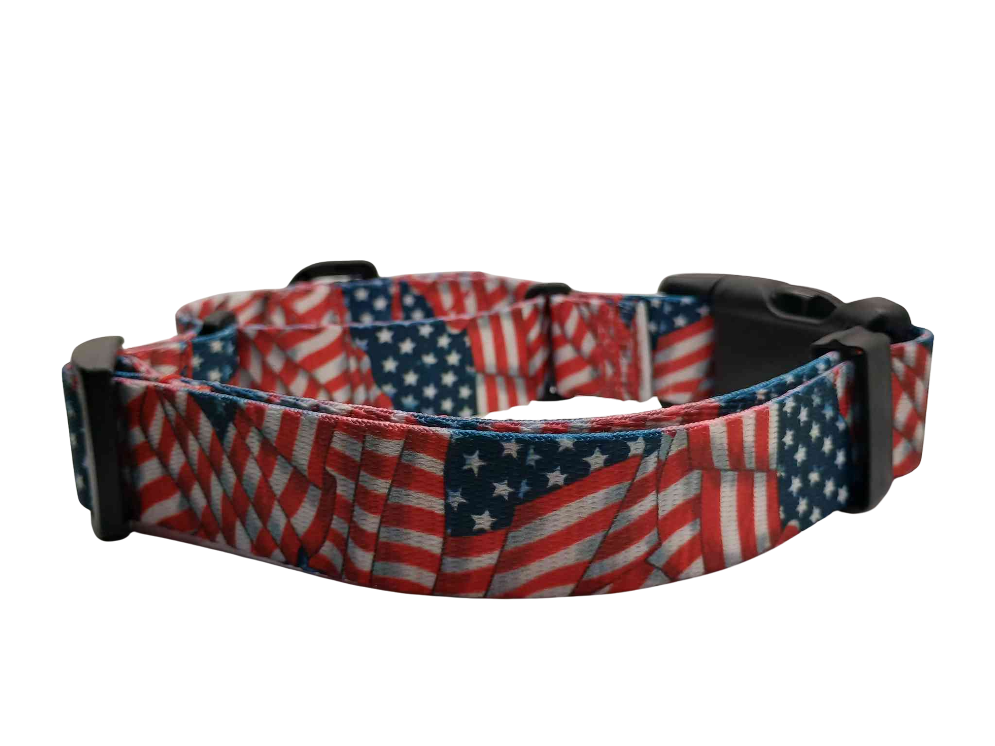 This collar features Patriotic Tribute print in a Martingale collar style with buckle with red, white & blue flag print in the wind.