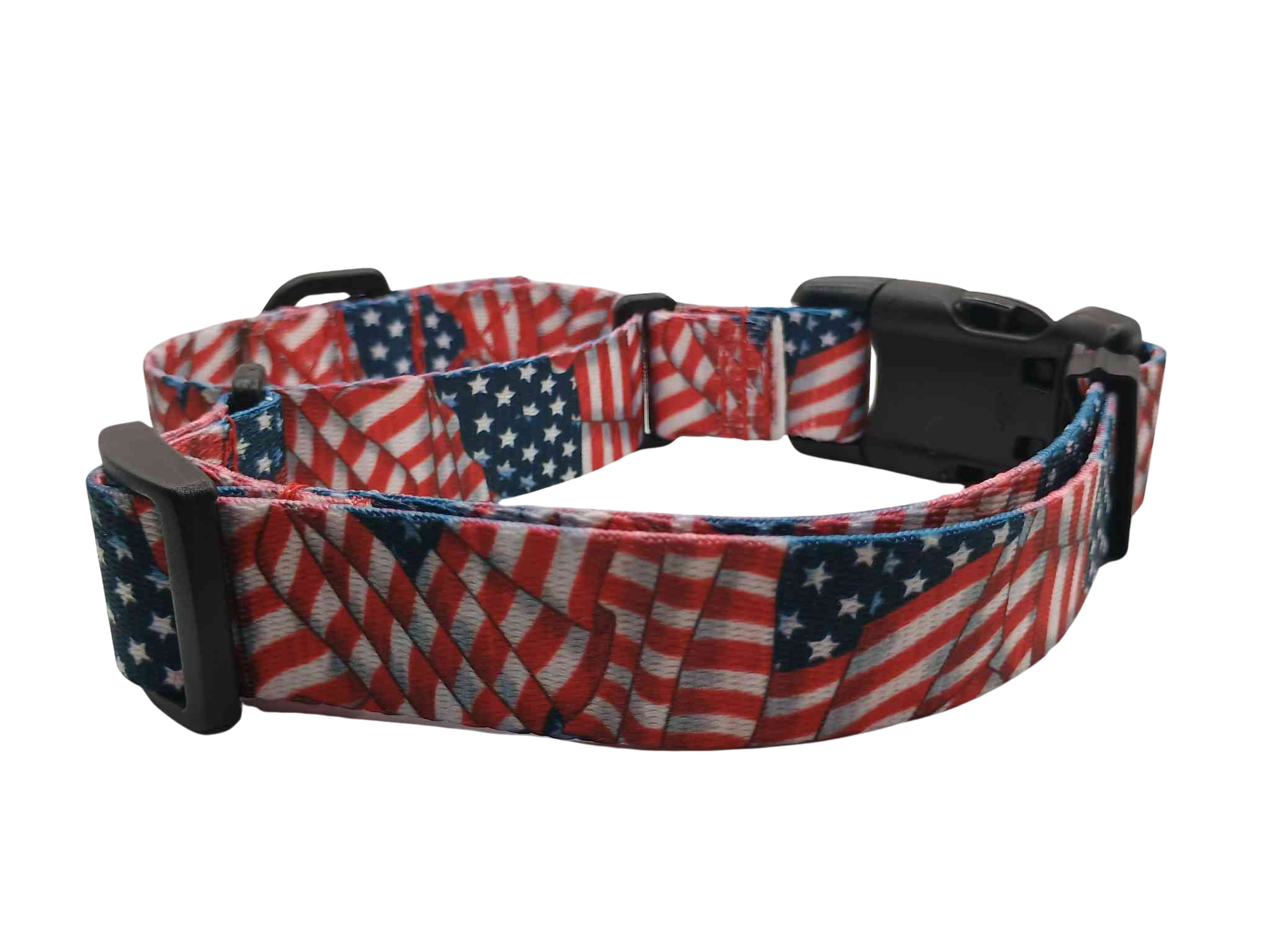 This collar features Patriotic Tribute print in a Martingale collar style with buckle with red, white & blue flag print in the wind.