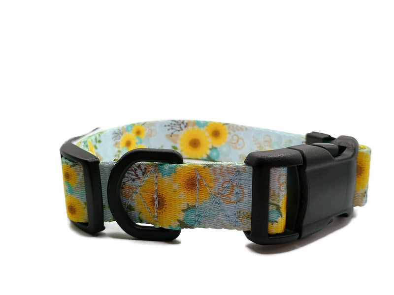 A metal free TSA friendly collar featuring all plastic hardware with beautiful yellow daisies on a light blue background. Designed for dogs with metal allergies and services dogs thru TSA checkpoints.