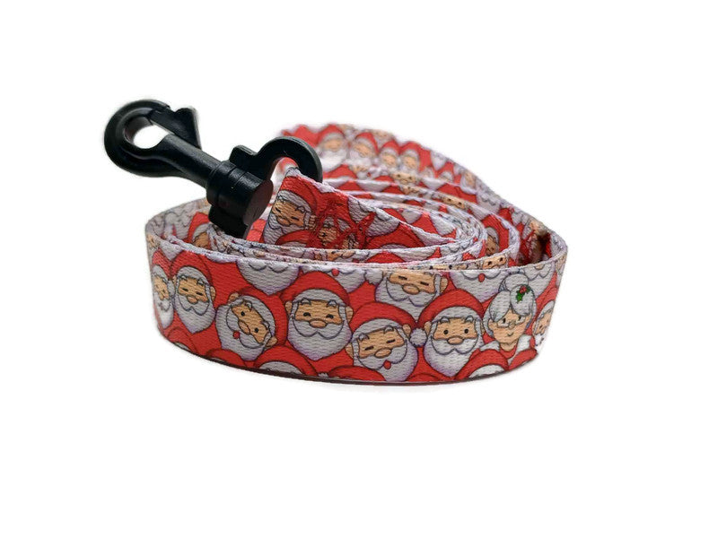This festive leash features Santa with Mrs Claus hiding inbetween the Santa's on a red background. Featuring 2 leash clip styles; swivel clips or bolt snaps! Completely metal free, ideal for dogs with metal allergies or TSA checkpoints.