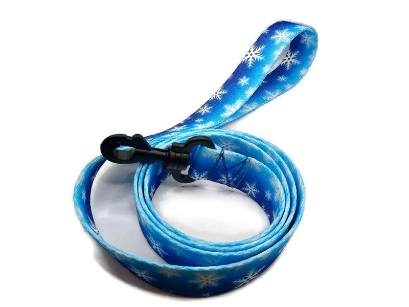 Festive fuzzy snowflakes on a cold wintery blue background. Featuring 2 leash clip styles; swivel clips or bolt snaps! Completely metal free, ideal for dogs with metal allergies or TSA checkpoints.